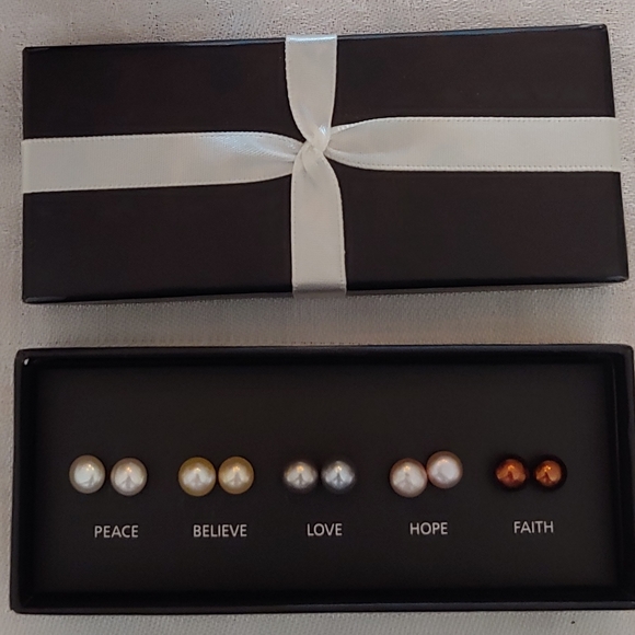 Avon Pearl Earring Box Set - Picture 7 of 9